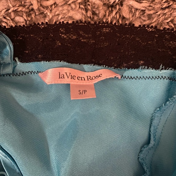 Silk and lace lingerie top - Picture 3 of 3